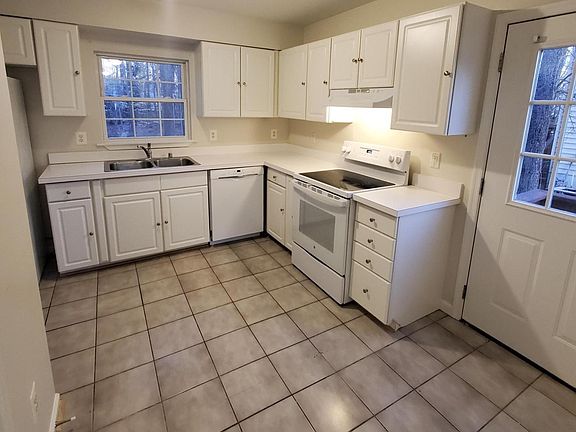 Modern Appliances Tiled floor Kitchen Easy Access to the Drive