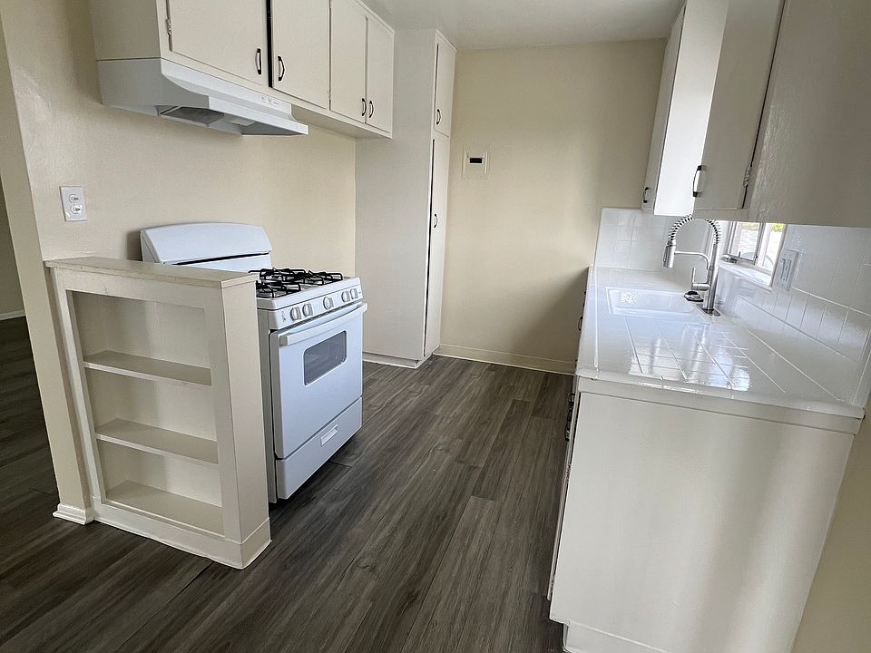 1st image of 2923 W 141st Pl Unit 4