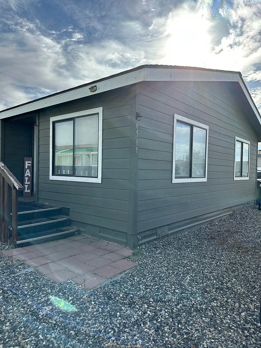 6501 James St photo 1