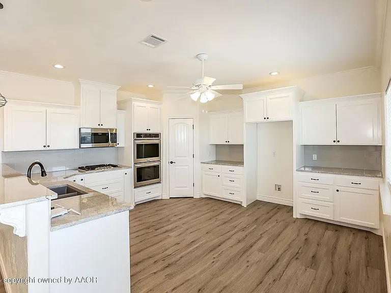 18401 Bradley Ln — Photo 6