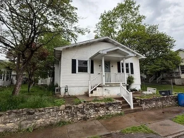 64 Spring St, Glouster, OH 45732