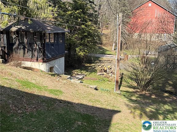 4th image of 1227 Valley Rd