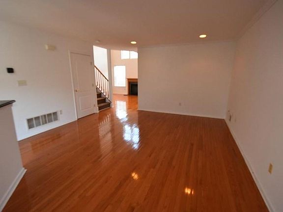 3rd image of 59 Heatherwood Dr