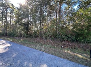 1421 Whitewood Dr, Gautier, MS 39553