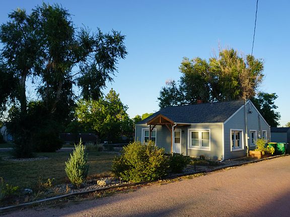 Large drive way for additional parking
