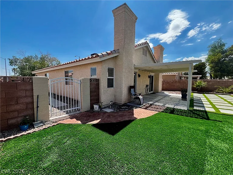 7100 Village Shore Ct — Photo 22