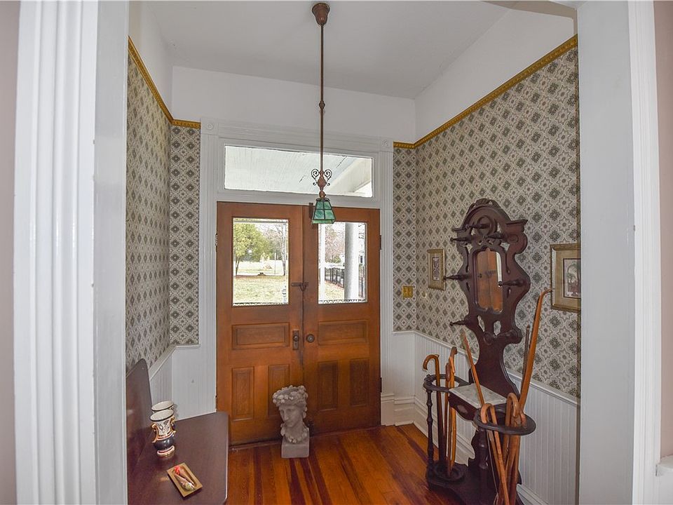 28th image of 507 N Main St