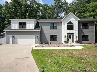 309 Woodview Dr, Muskegon, MI 49442