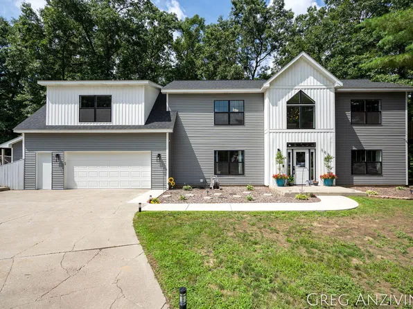 309 Woodview Dr, Muskegon, MI 49442
