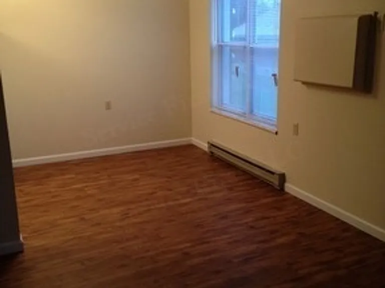 307 E Hackberry St — Photo 3