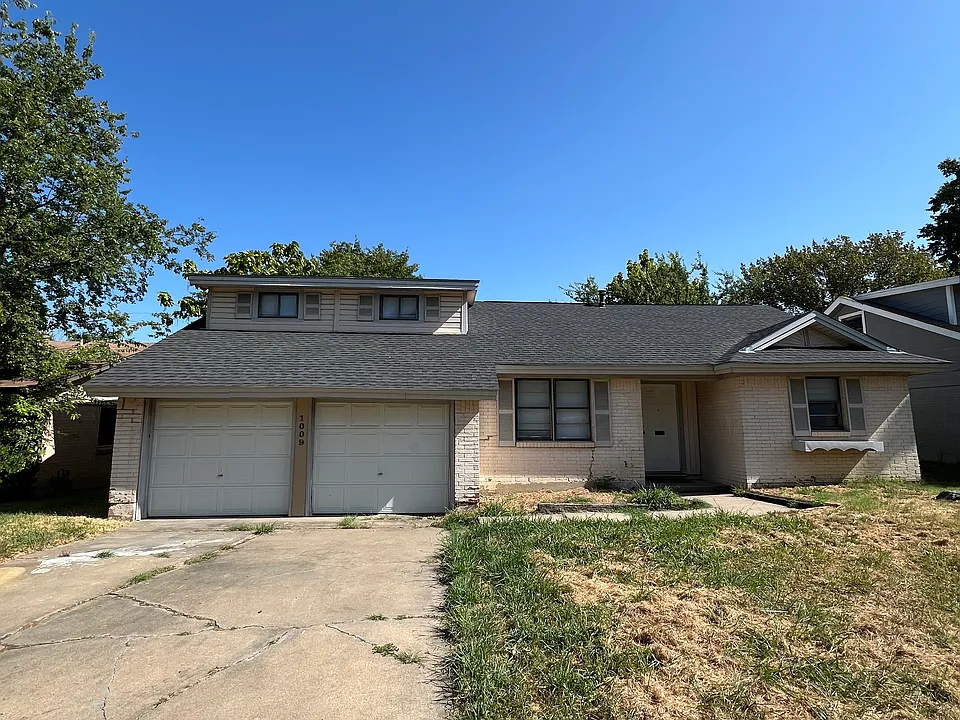 1009 Darlene Ln