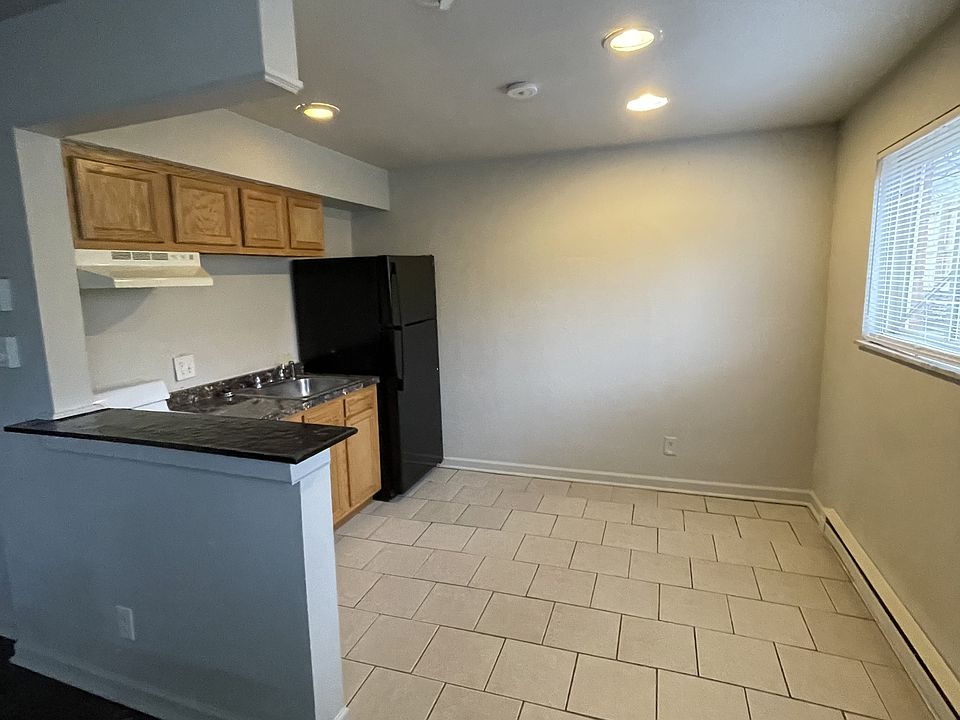 2nd image of 3340 Stathem Ave #4