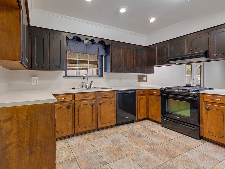 113 Aberdeen Dr — Photo 7