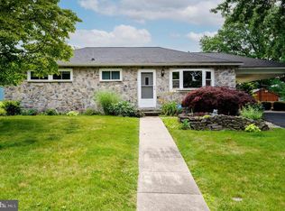 942 Lobelia Ave, Reading, PA 19605