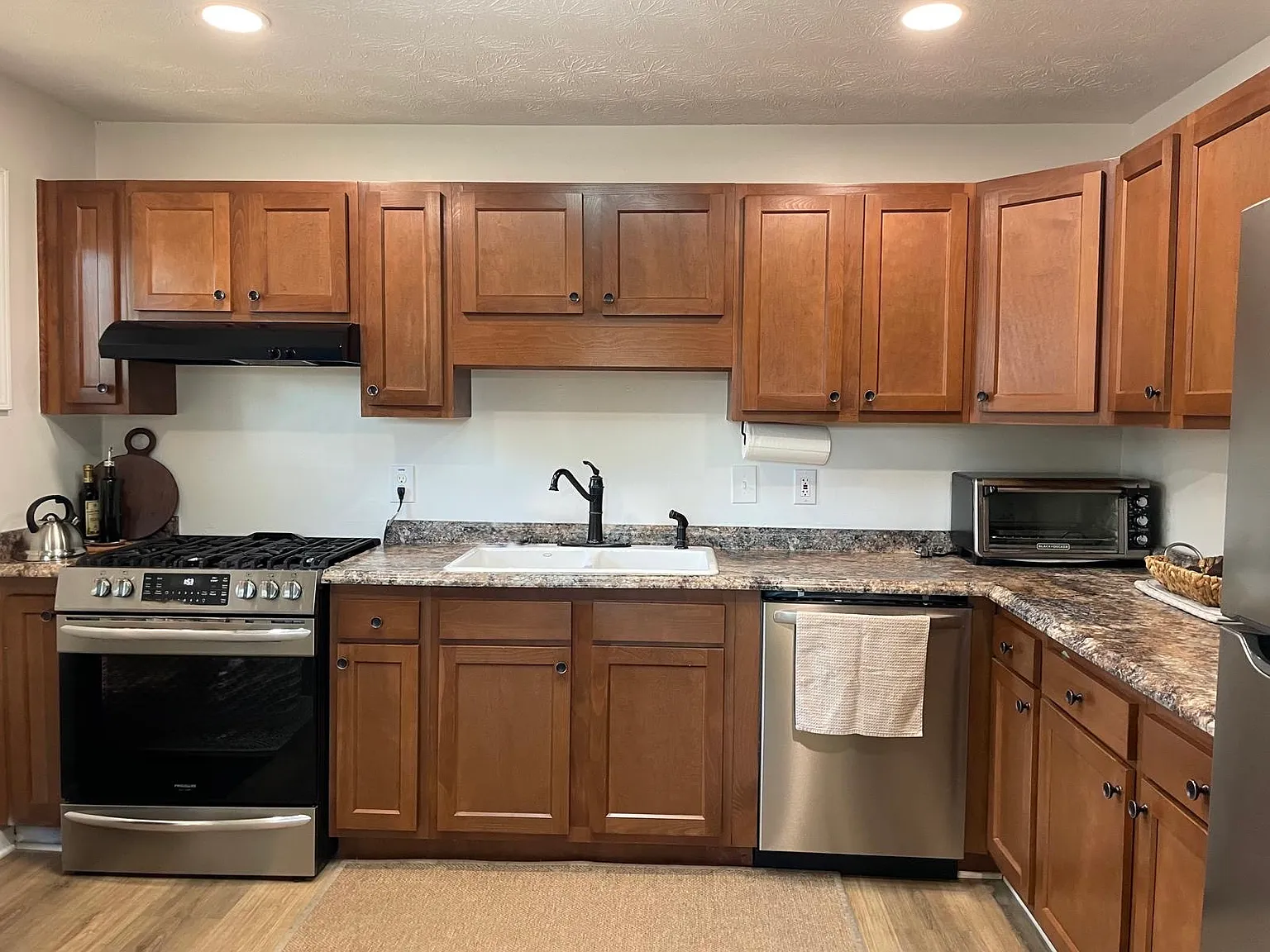 4 bed, 1323 sqft, $2,300 — Photo 3