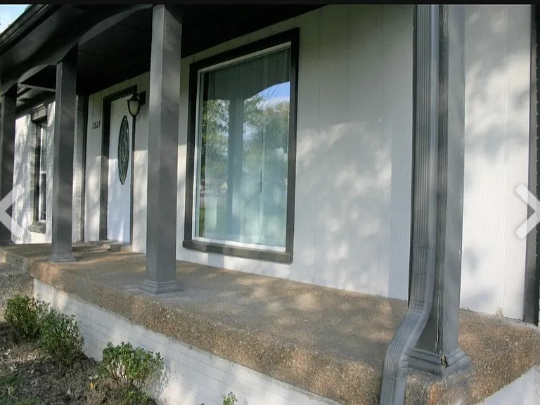 2821 Barksdale Ln — Photo 2