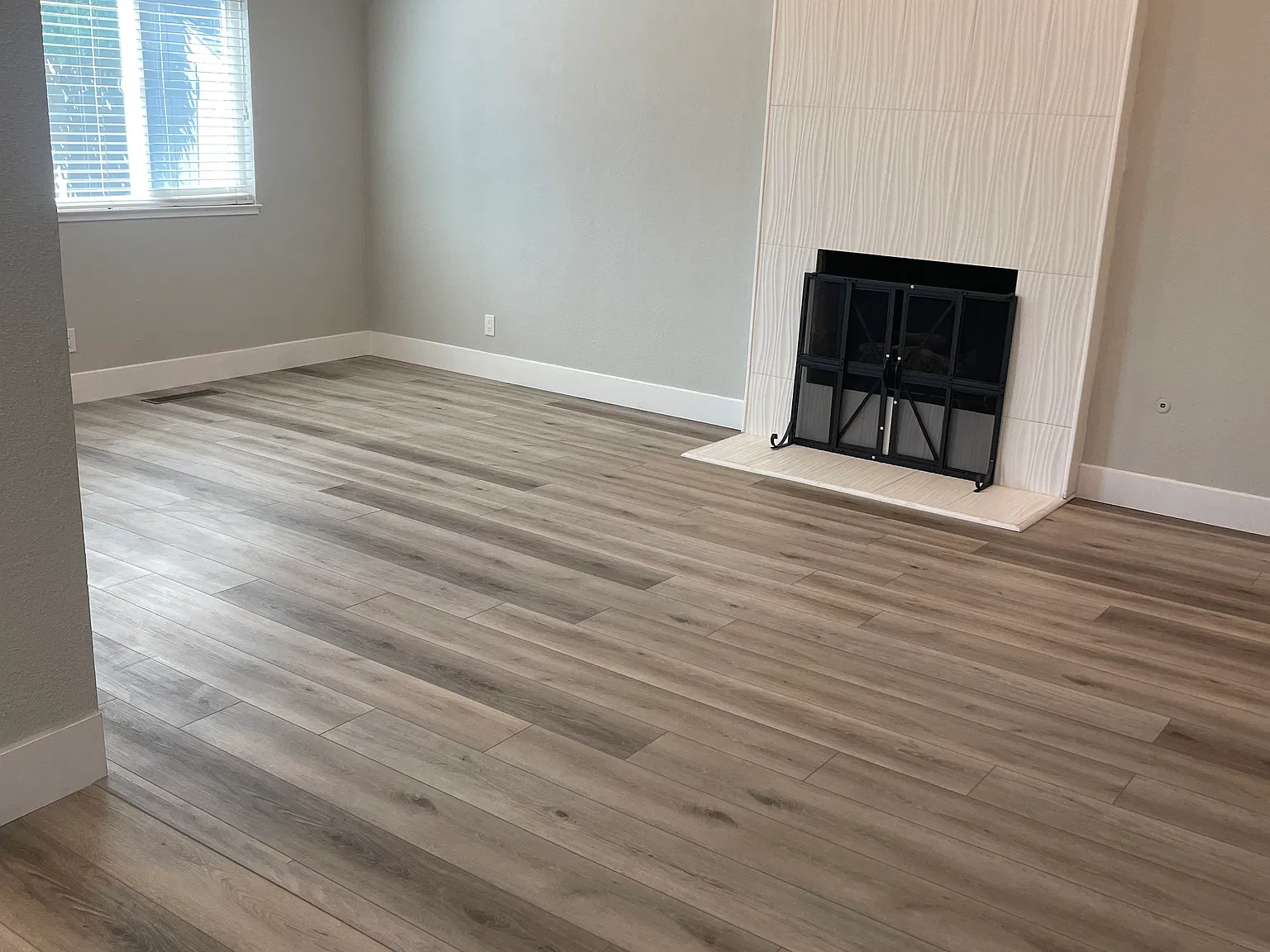4 bed, 2.5 bath, 2219 sqft, $5,350 — Photo 2