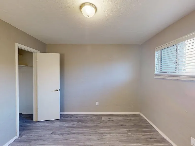 10216 Candelaria Rd NE — Photo 29