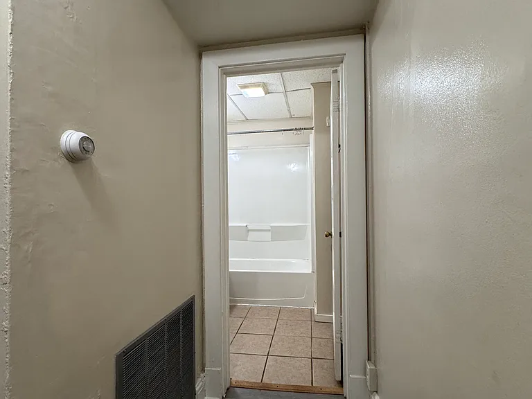 719 Main St #7 — Photo 8