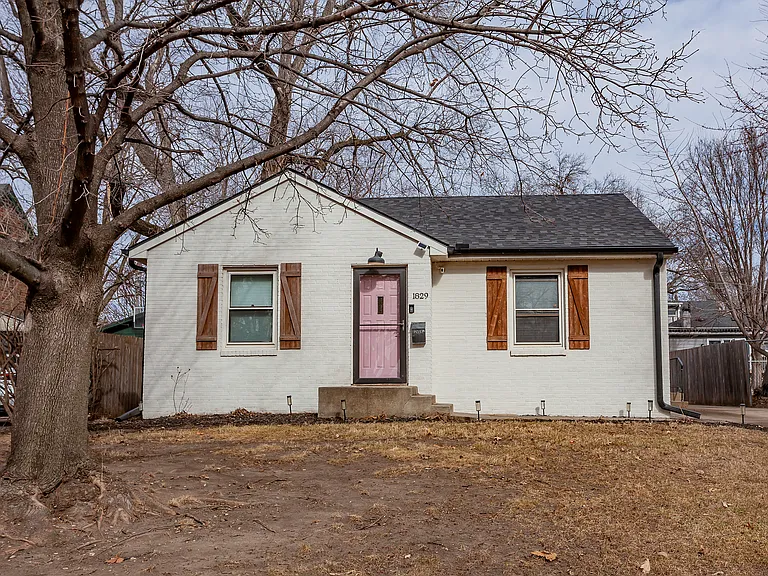 1829 Locust St — Photo 1