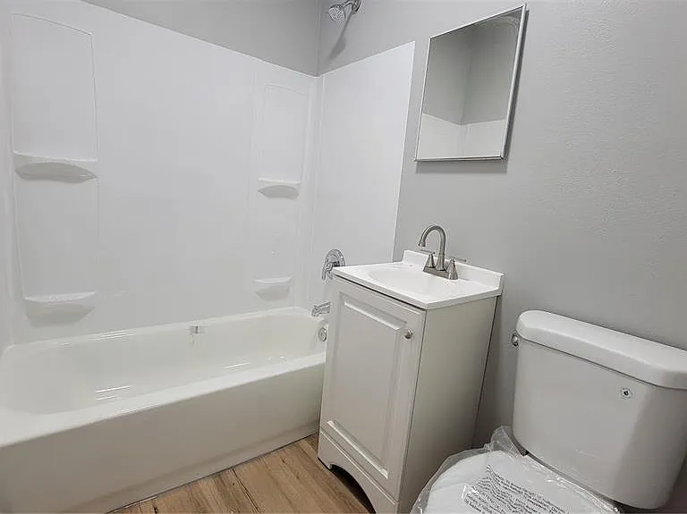 5042 Pernod Ave #2F — Photo 7
