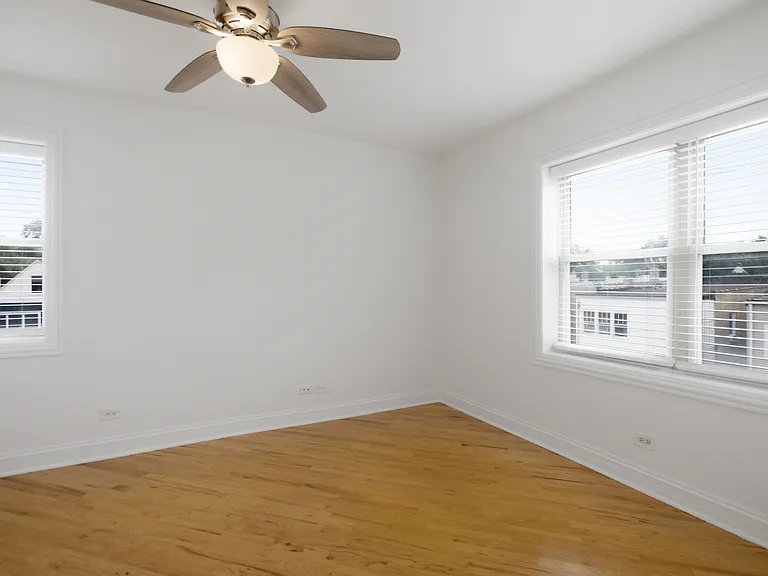 2619 N Harding Ave #3 — Photo 6