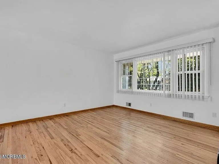 1112 Wildwood Ave — Photo 3