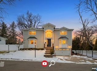 39 Drury Ln, Demarest, NJ 07627