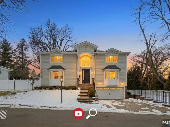 39 Drury Ln, Demarest, NJ 07627