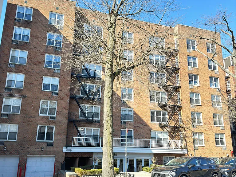 44-30 Douglaston Pkwy #3K — Photo 1