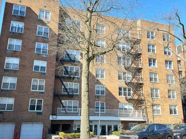 4430 Douglaston Pkwy APT 3K, Little Neck, NY 11363