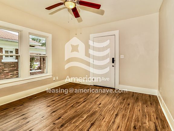 894815_004_living_room_4.jpg