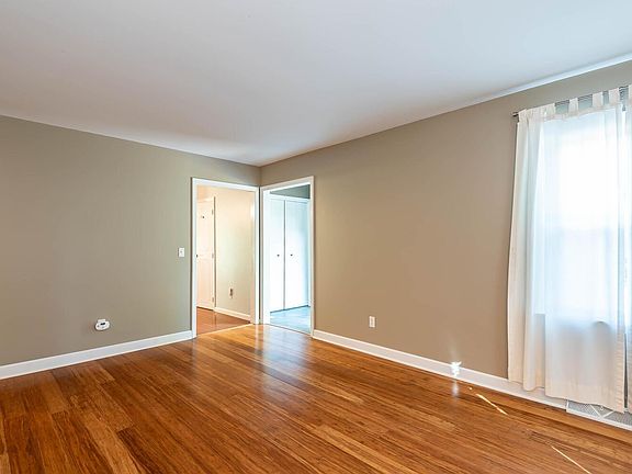 5th image of 3626 S Bainbridge Dr