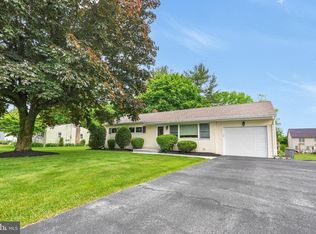 16 Longview Dr, Mechanicsburg, PA 17050