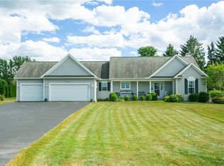5571 Holtz Rd, Farmington, NY 14425