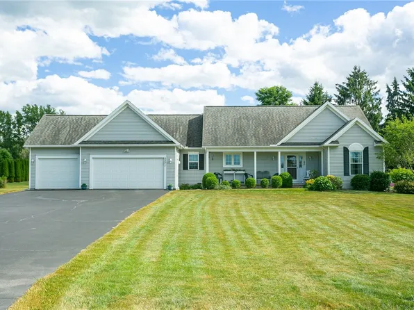 5571 Holtz Rd, Farmington, NY 14425