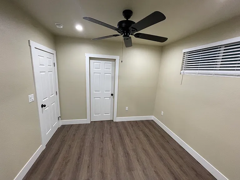 322 N Townsend Ave #1/2 — Photo 12