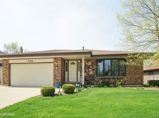 736 Sandpebble Dr, Schaumburg, IL