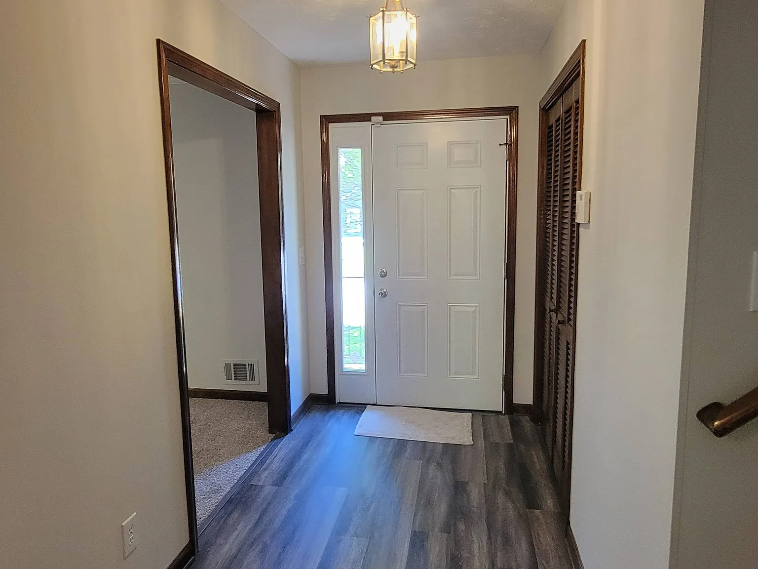 Spacious 3 Bedroom split level home in Snellville! — Photo 4