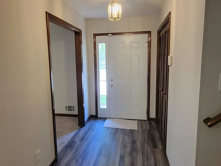 2532 Mistletoe Ln — Photo 4