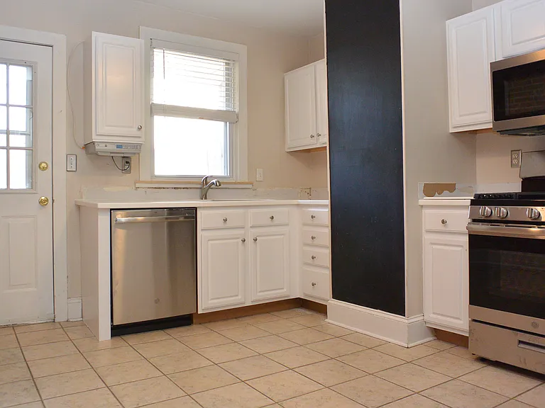 1430 Haubert St — Photo 7