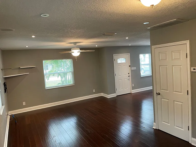 3520 W Rogers Ave — Photo 5