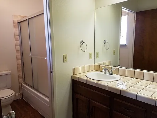 7178 N Jackson Ave — Photo 4