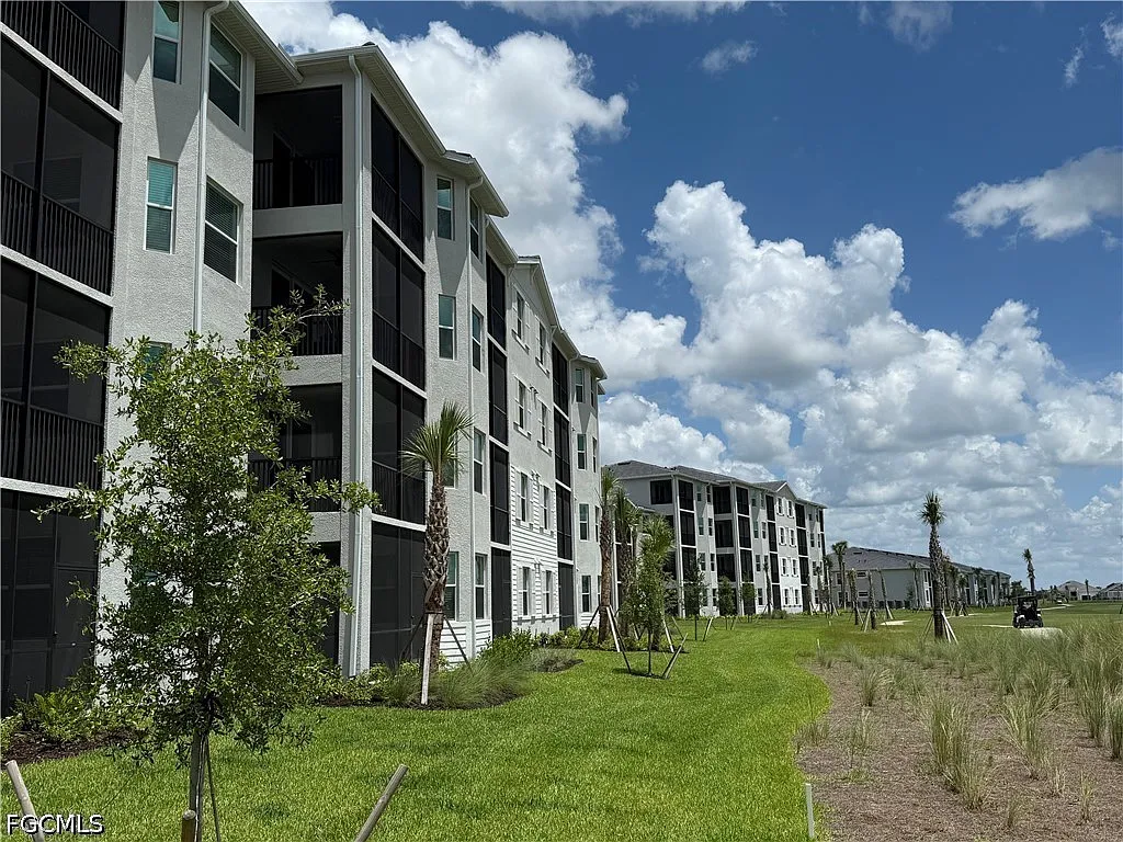 2 bed, 2.0 bath, 1120 sqft, $4,850 — Photo 2