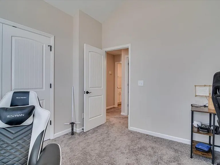 934 Mulford Loop — Photo 14