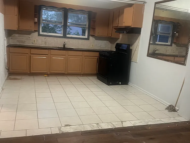 676 Bergen Ave #2 — Photo 9