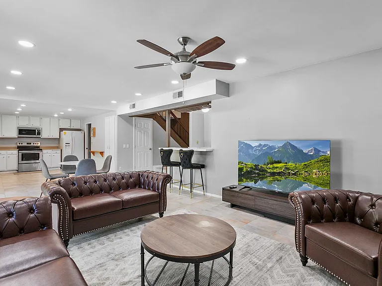 1428 Spruce Tree Dr — Photo 1