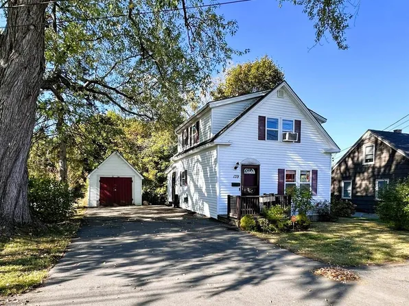 139 Chamberlain St, Brewer, ME 04412