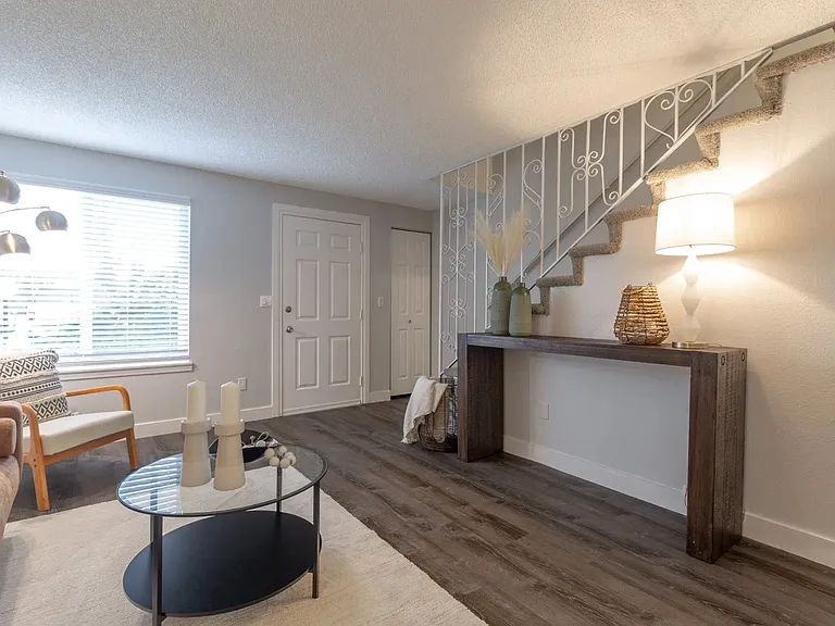 Somerset West Apartments — Photo 11