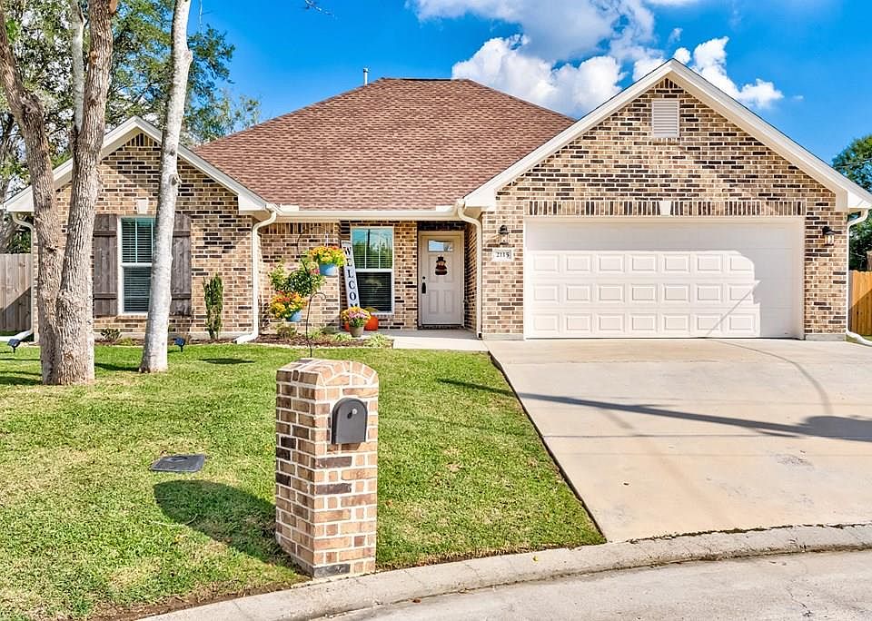 1st image of 2115 Willowglen Dr